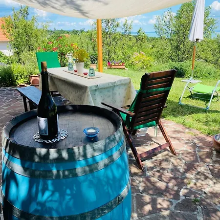 Panoramas Maganszallashely Privat Borterasszal Дом отдыха